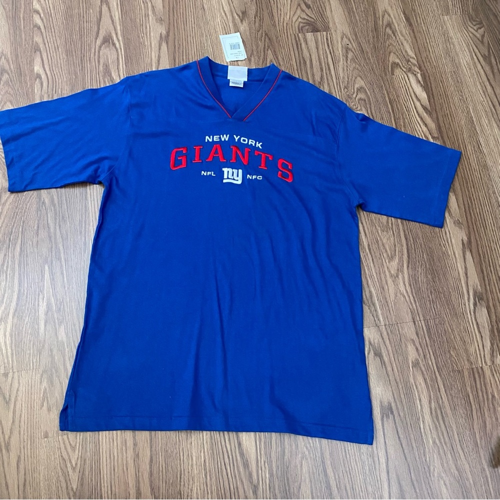 New York Giants Men's Size Large Embroidered V-Neck T-Shirt NFL Blue
